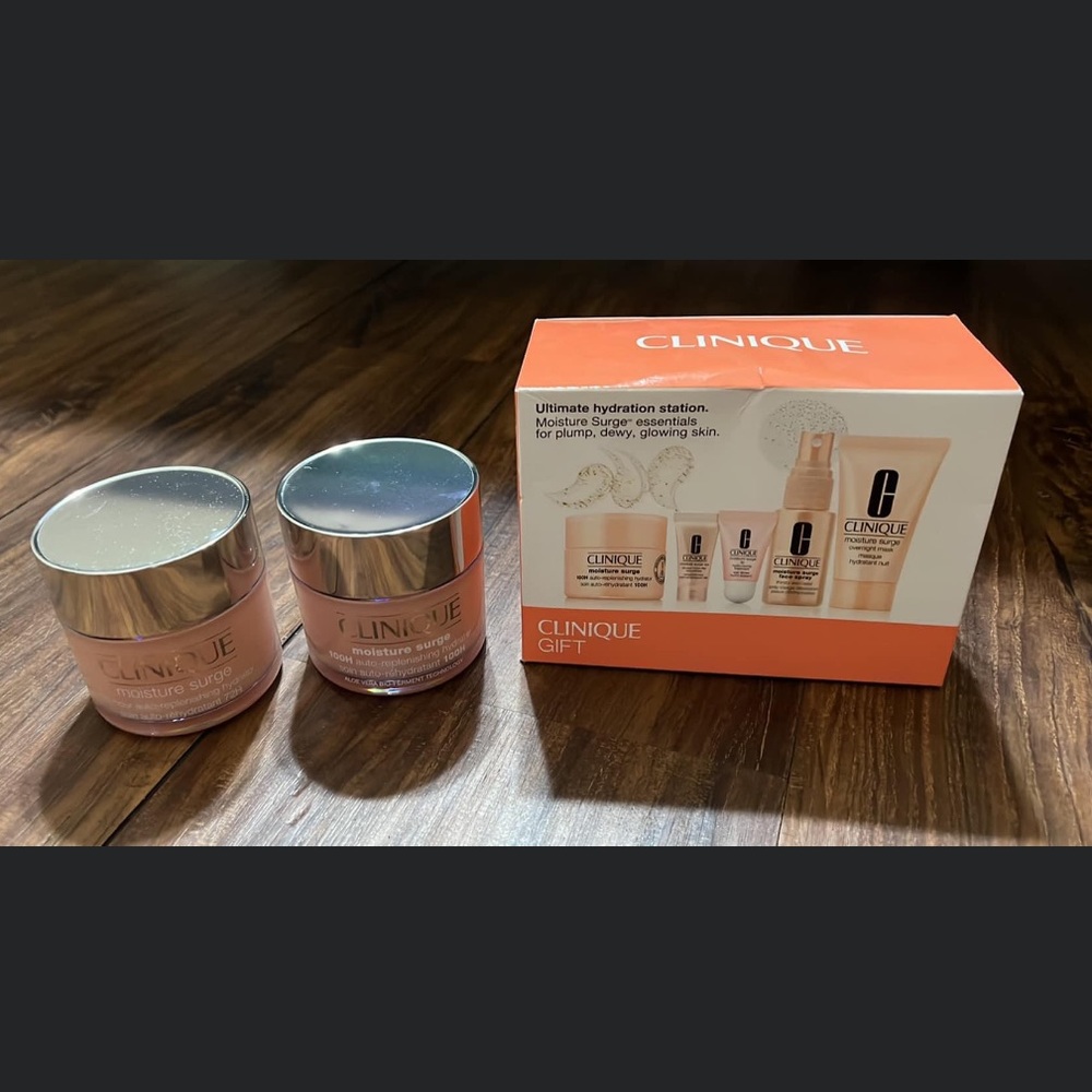 Clinique moisture surge package